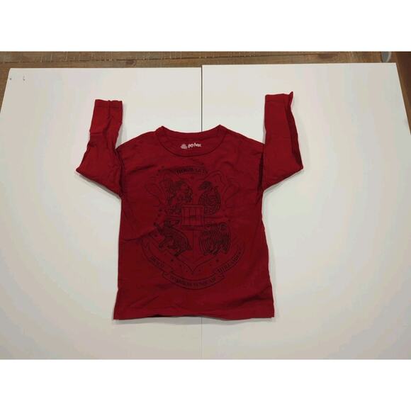 Harry Potter 4/5 NNWOT Hogwarts Crest Long Sleeve Red Tee - Picture 1 of 5